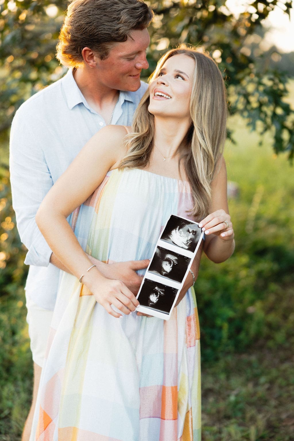 Gender Reveal Photo Ideas From an At-Home Session in Houston