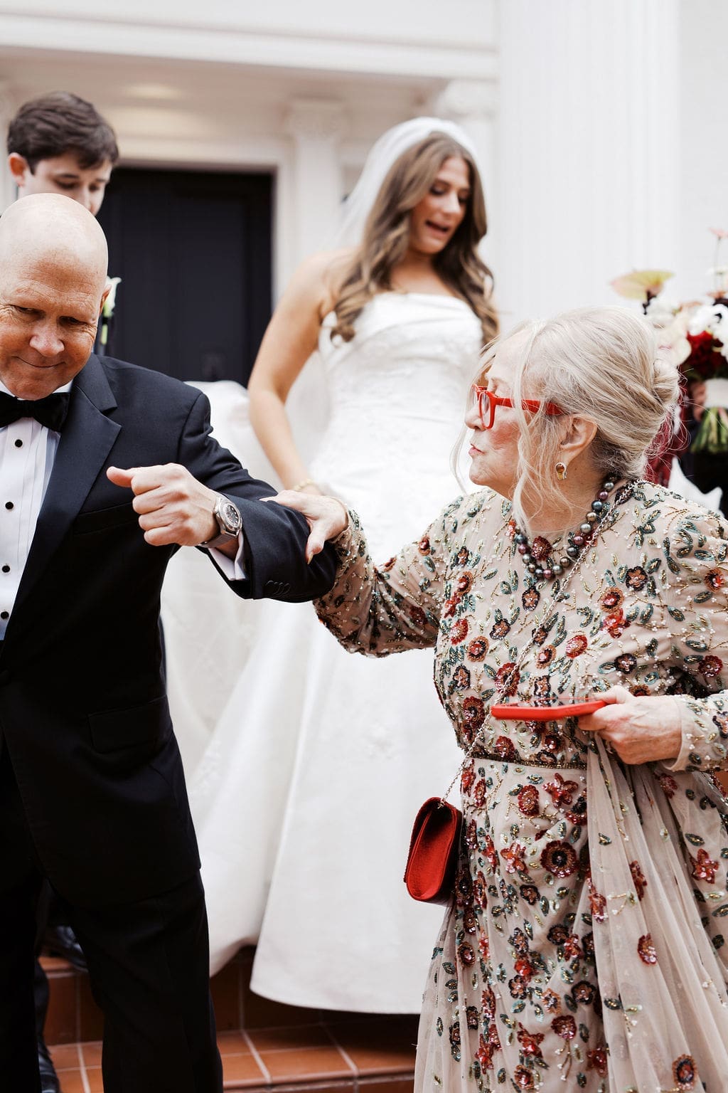 A Timeless Mansion Wedding in Texas with Stunning Decor and a Live Band